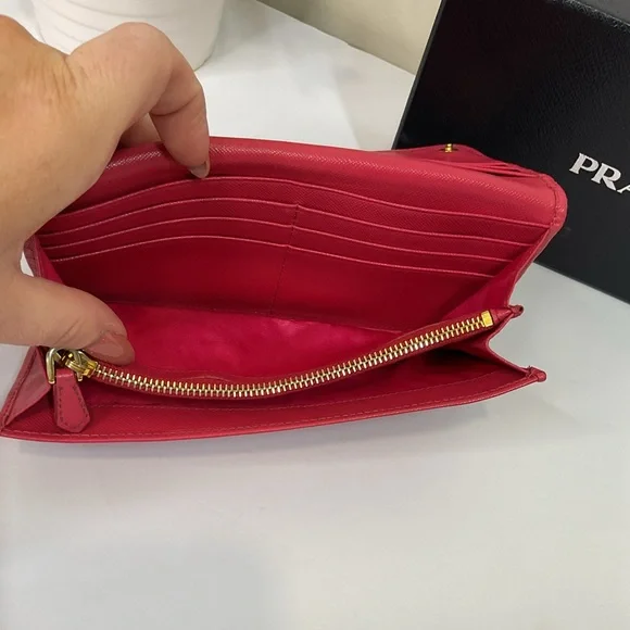 SOLD Prada Authentic Saffiano Fuchsia Quilted Wallet - Picture 6 of 13